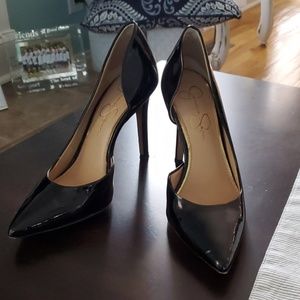 Jessica Simpson black heels !